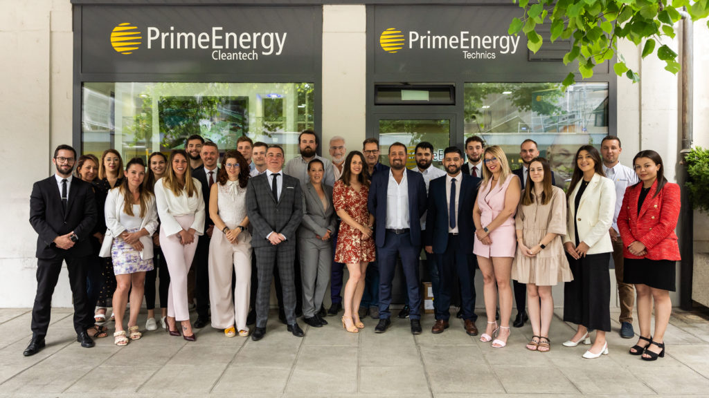 qui sommes-nous : Groupe PrimeEnergy devant l'agence de Genève